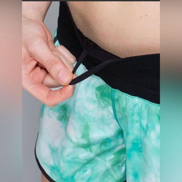 Lululemon Tracker Short II Two Way Stretch White Blue - Picture 3 of 9